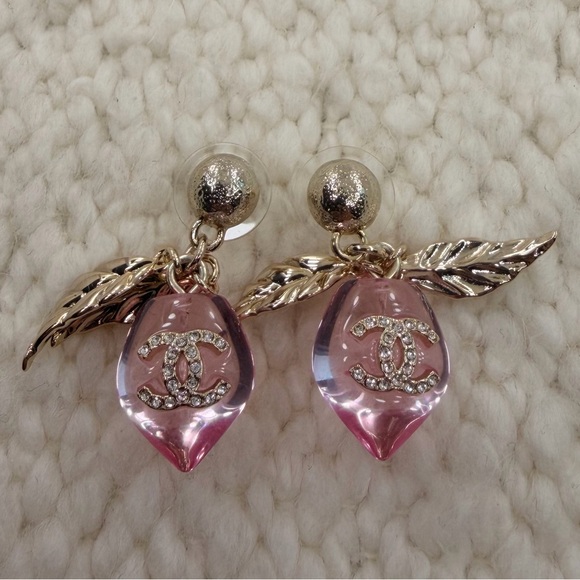 💗Chanel Pink Resin CC Drop Earrings✨ - Picture 1 of 10
